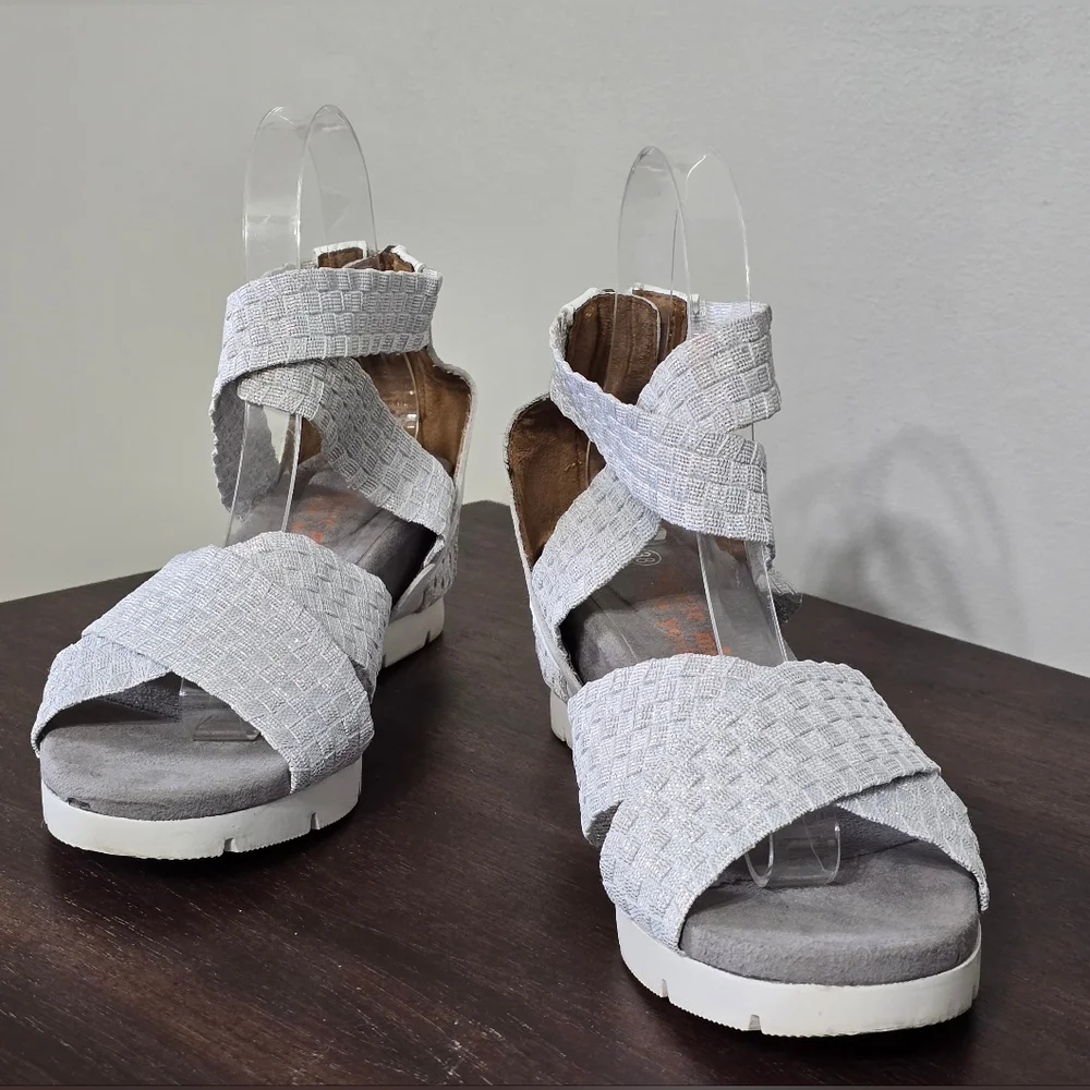 Bernie Mev. New York Honesty Sandals Women's Size 38 EUR/7.5 US